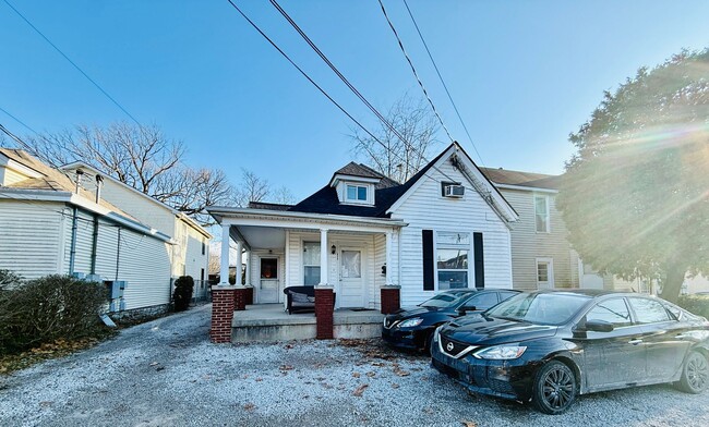 Building Photo - 424 Woodland Ave