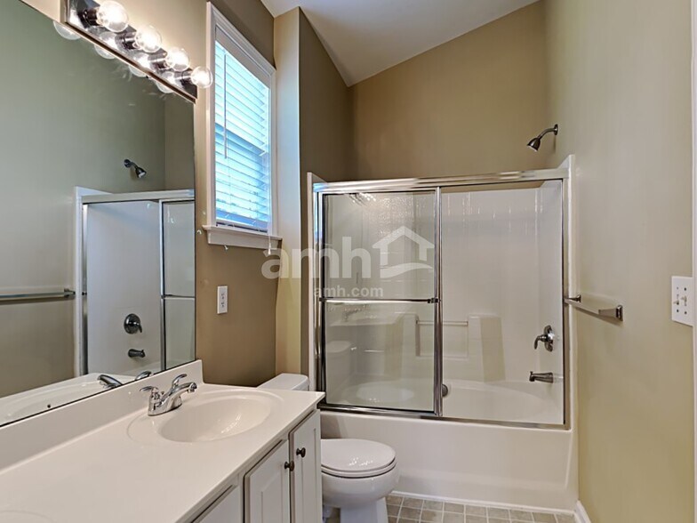 Building Photo - 204 Marino Pl