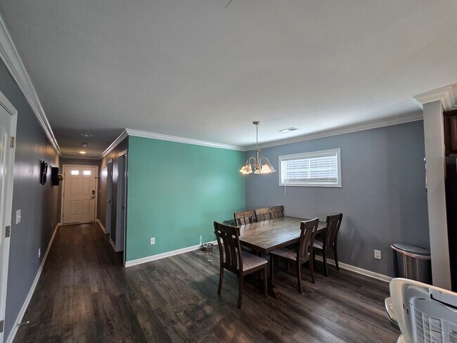 Building Photo - 1718 Smalls Dr