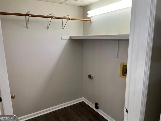 Building Photo - 326 Leafmore Rd SW