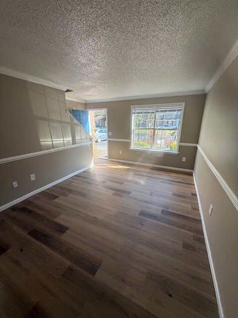 Building Photo - 114 Pinewood St