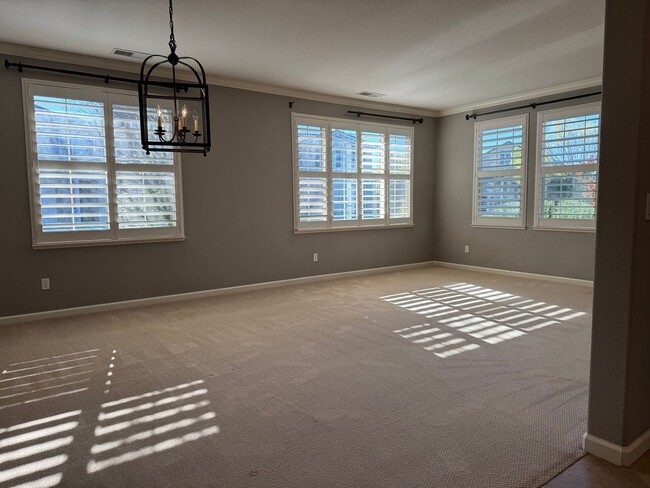 Building Photo - Beautiful 3 bedroom in Whitney Ranch