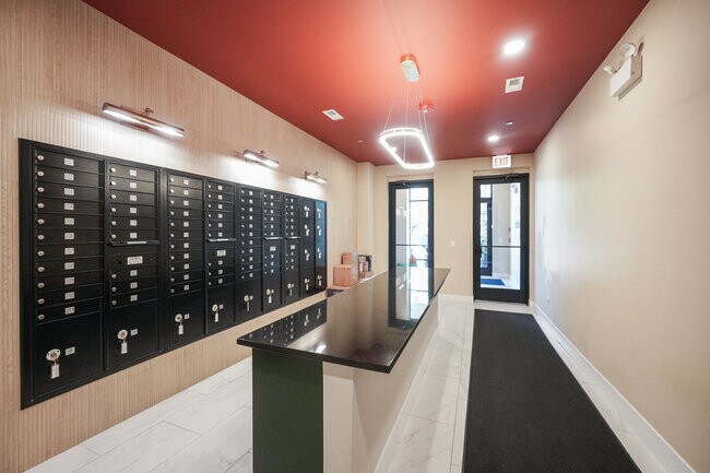 Building Photo - 3924 N Lincoln Ave