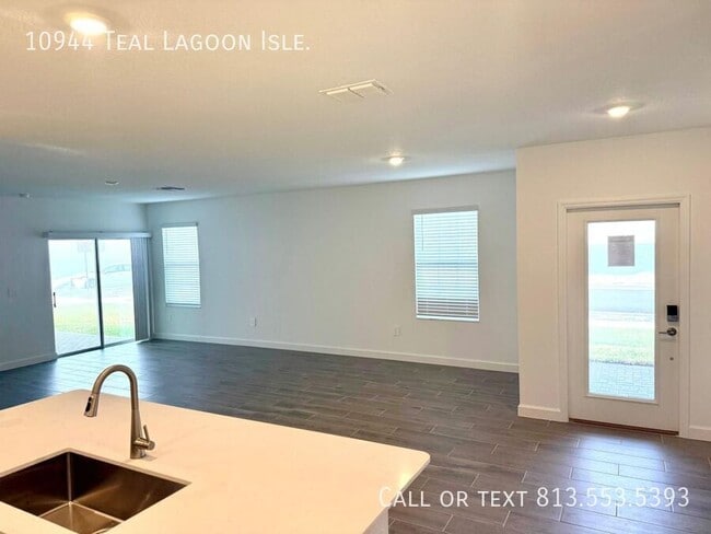 Building Photo - 10944 Teal Lagoon Isle