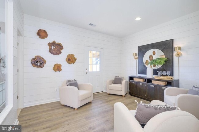 Building Photo - 201 Hillsdale Pl