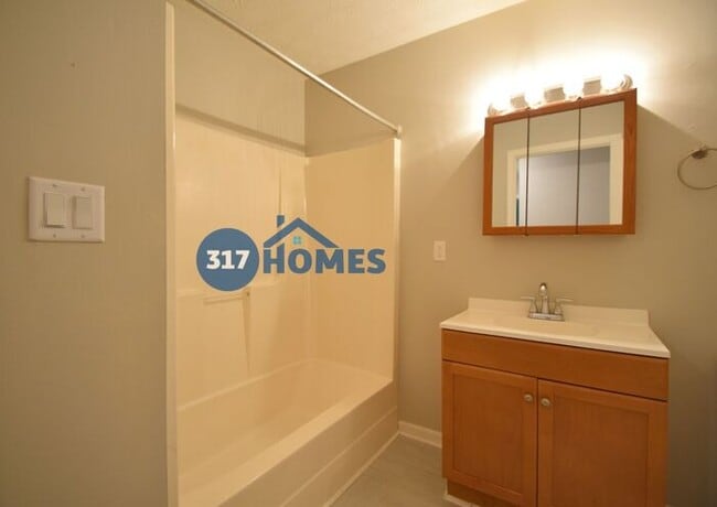 Building Photo - Welcome to Northdale Lake!