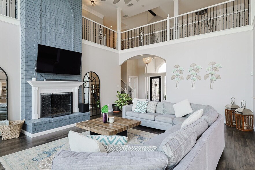 Building Photo - 4710 Scenic Dr