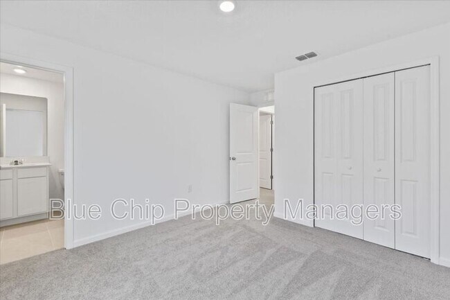 Building Photo - 5131 Magnolia Palm Dr