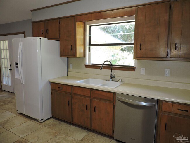 Building Photo - 1270 Palisade Rd