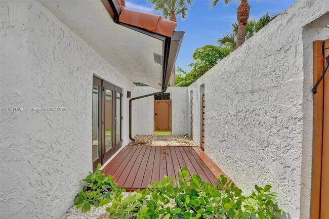 Building Photo - 7425 Silver Woods Ct