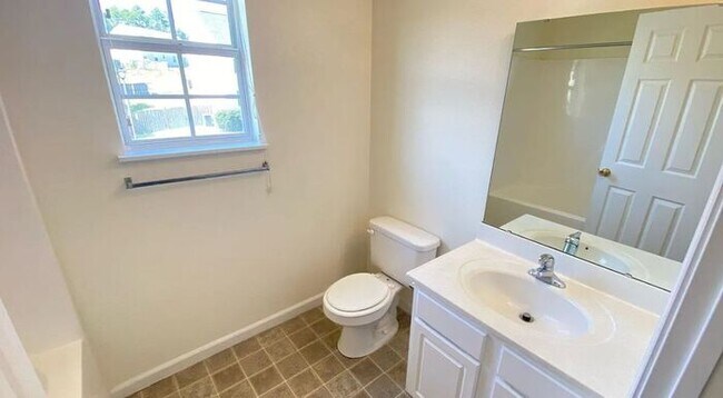 Building Photo - 109 Tea Olive Ave