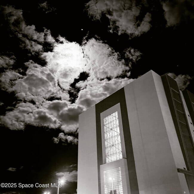 Building Photo - 1725 Harrison St