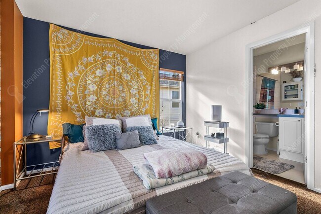 Building Photo - **UNFURNISHED** Charming and unique 2 BR in an upscale west Bend neighborhood