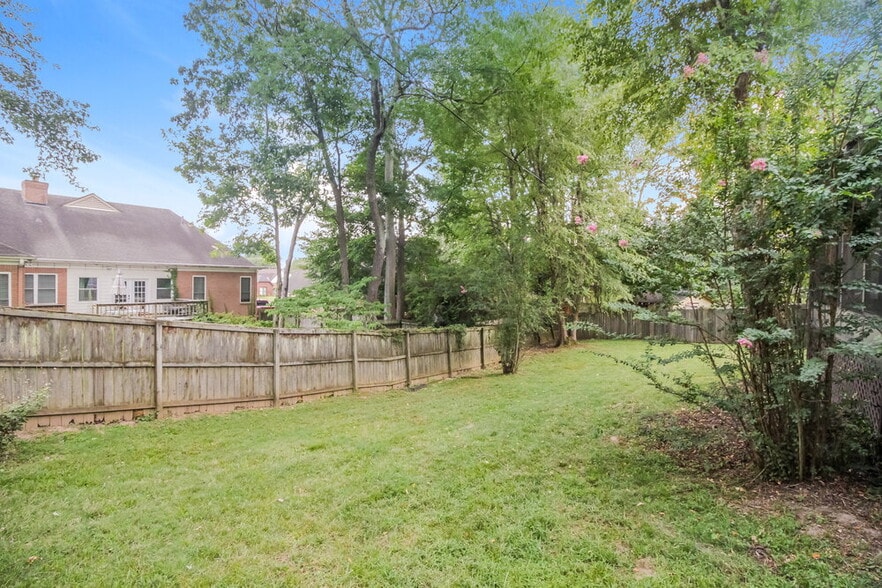 Building Photo - 405 Locust Grove Dr