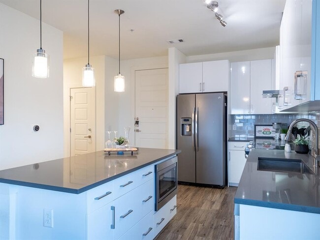 Building Photo - 6444 Burnet Rd