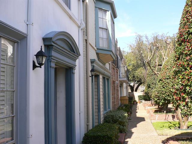 Building Photo - 9820 Park Ln Pl