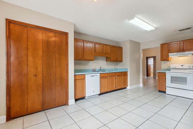 Building Photo - 8471-8473 3 Creeks Blvd