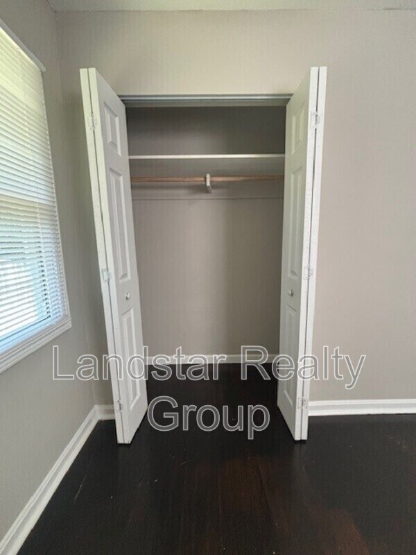 Building Photo - 5406 Catalina Ave