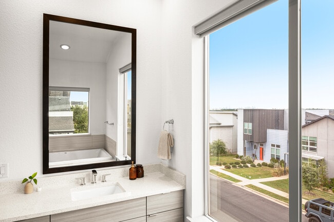 Building Photo - 6013 Florencia Ln