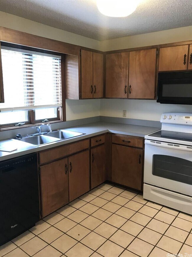 Building Photo - 207 Belvedere Dr