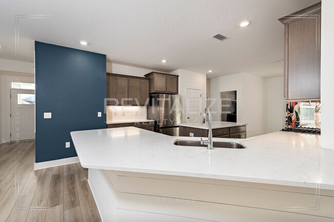 Building Photo - Charming Gold Fortified Home in Live Oak E...