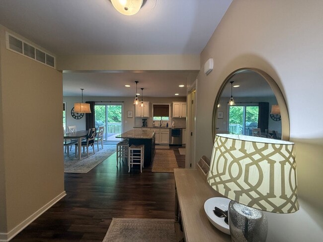Building Photo - Welcome Home –  Beautiful 5 Bed/4 bath in ...