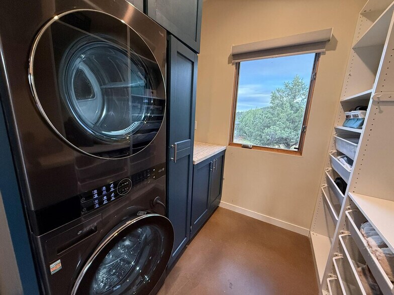 Building Photo - 105 Rojo Dr