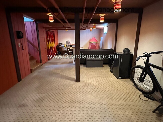 Building Photo - Lake is the Isles Single Family Home, 2 Car Garage, Dishwasher, Fenced Yard