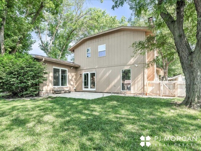Building Photo - 3 bedroom 2 bath house in a great location!