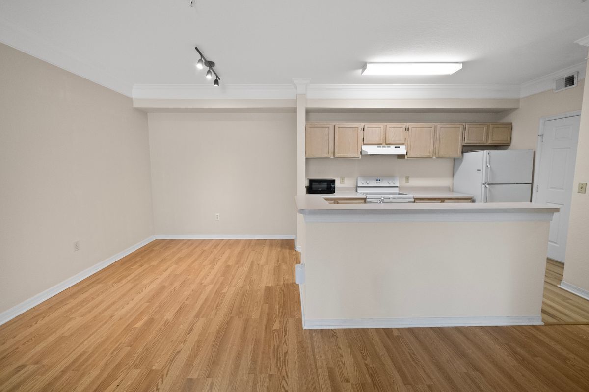 Building Photo - 11510 Villa Grand