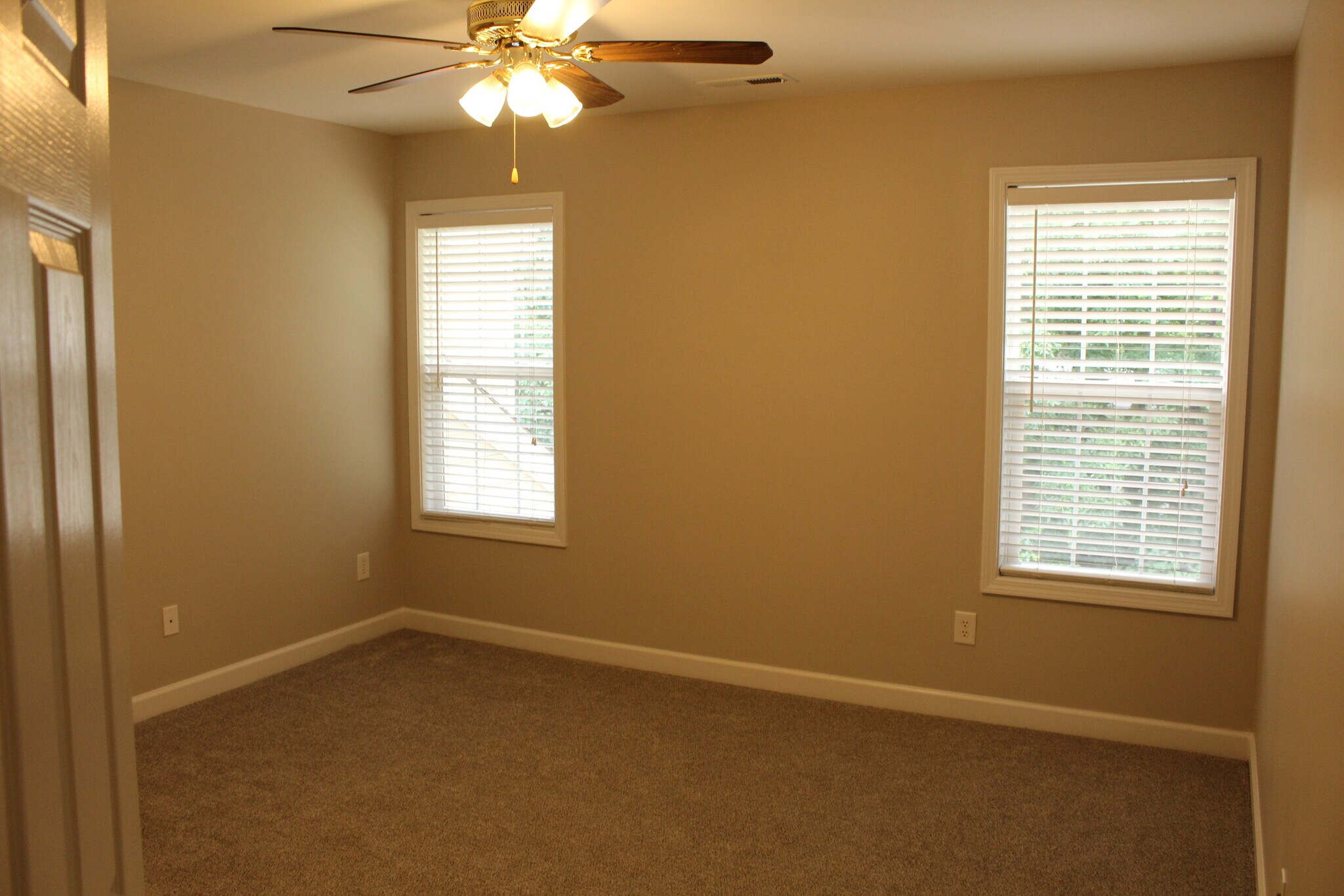 Building Photo - 749 Swan Neck Ln