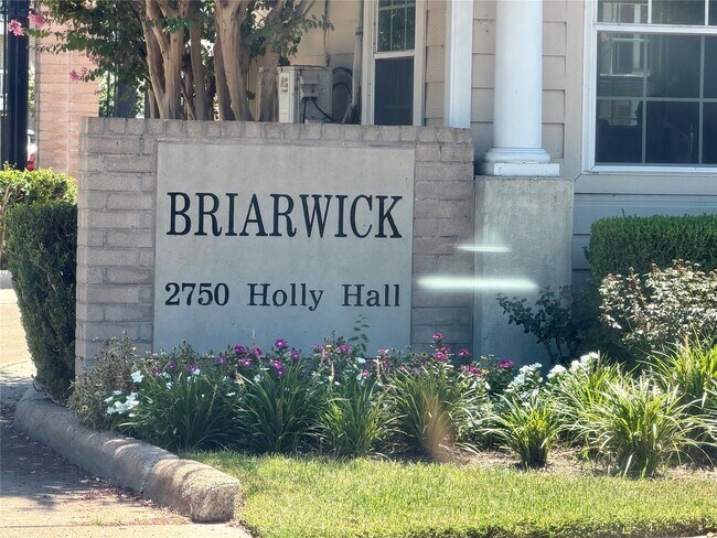 Building Photo - 2750 Holly Hall St