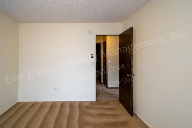 Building Photo - Short Term Lease! Spacious Home in Mid-Tow...