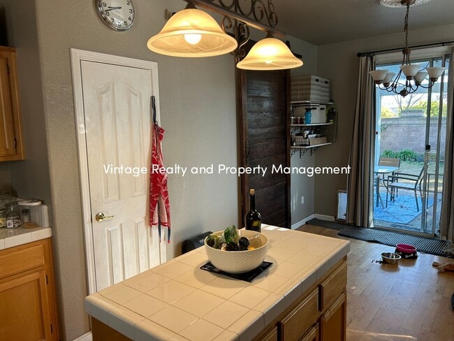 Building Photo - Charming Single-Story 3 Bedroom Home In South Natomas!!!