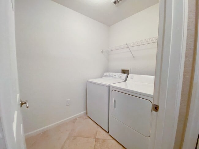 Building Photo - One Bedroom For Rent in New Tampa!