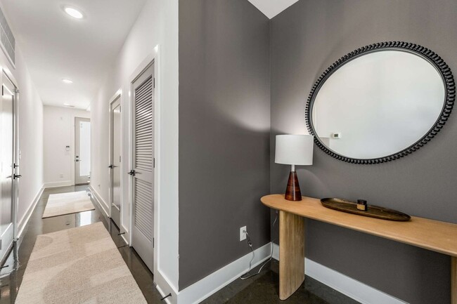 Building Photo - Prestine & Partially Furnished North Nashv...