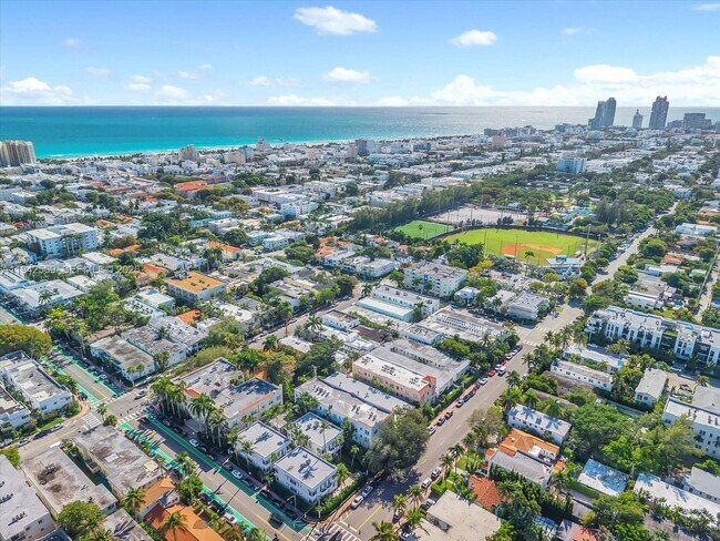 Building Photo - 1559 Michigan Ave