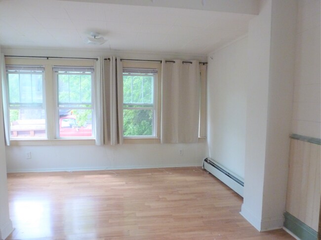 Building Photo - 111 N Winooski Ave