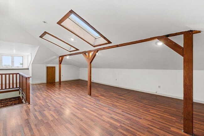 Building Photo - 100-102 Main St