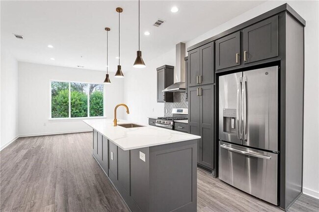 Building Photo - 2804 S 1st St