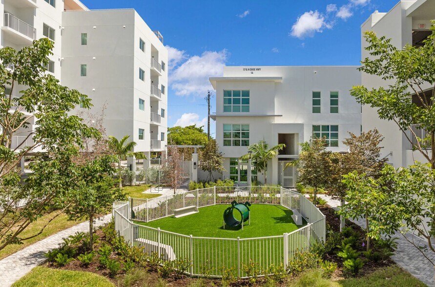 Building Photo - 321 Princeton Dr