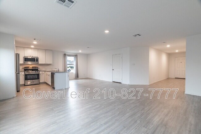 Building Photo - 6411 Bernardo Wy