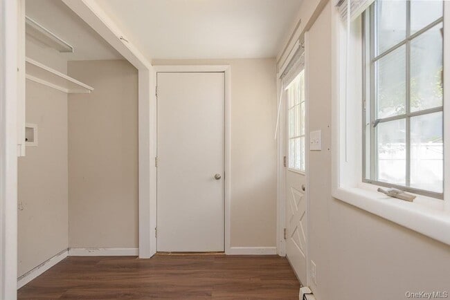 Building Photo - 119 E Village Rd