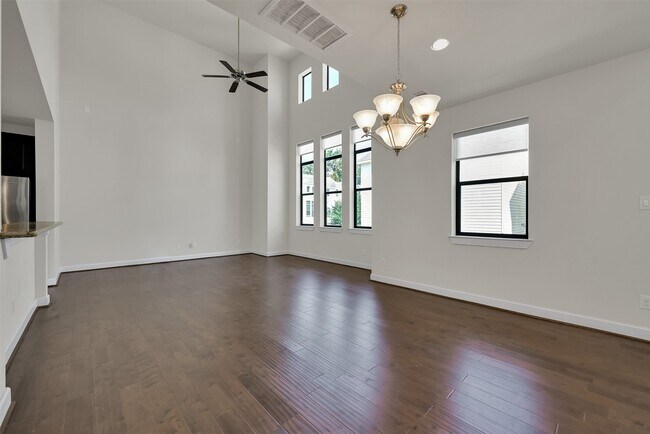 Building Photo - 9058 Laverne Cres