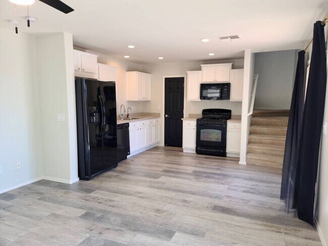 Building Photo - Resort-Style Amenities in Anthem Merrill Ranch!