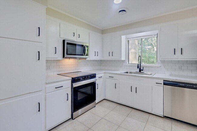 Building Photo - 111 Chiswick Cir