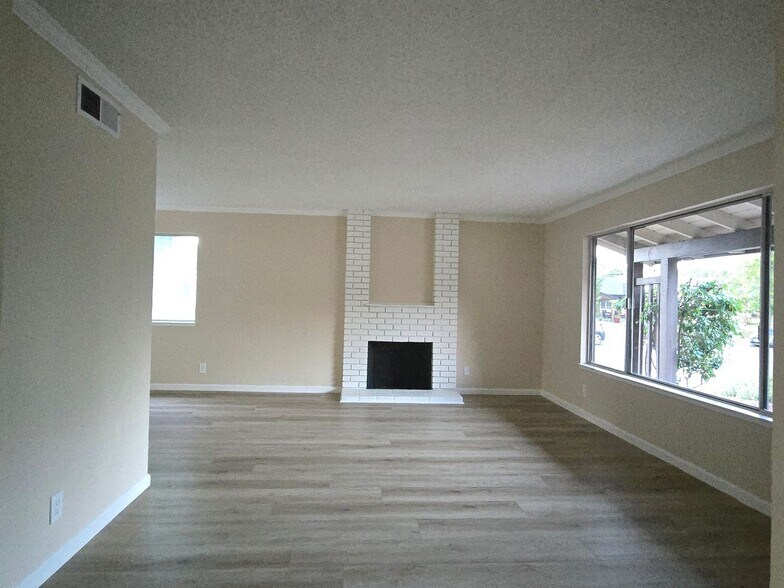 Building Photo - 6003 Paxton Ct