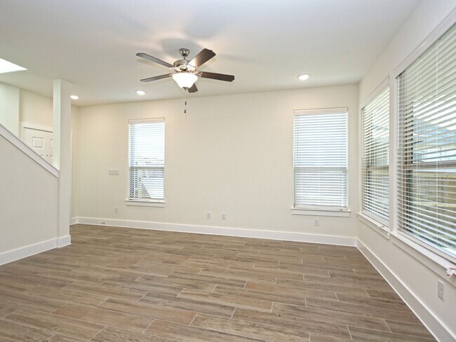 Building Photo - "Charming 3-Bedroom Condo Retreat in Georgetown with Spacious 1,517 Sq Ft Layout!"