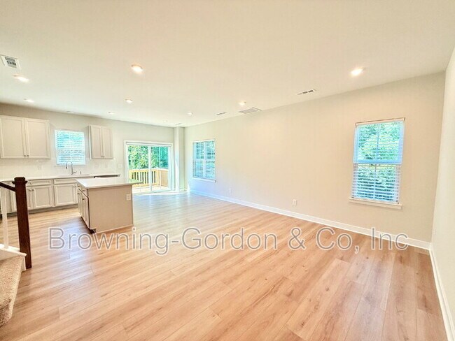 Building Photo - 813 Rivergate Pkwy