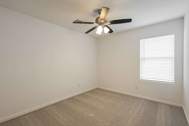 Building Photo - 3704 Axis Hl St